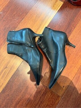 ‼️LAST CHANCE B4 CONSIGNMENT⌛️STEVE MADDEN BLACK BOOTIES 7